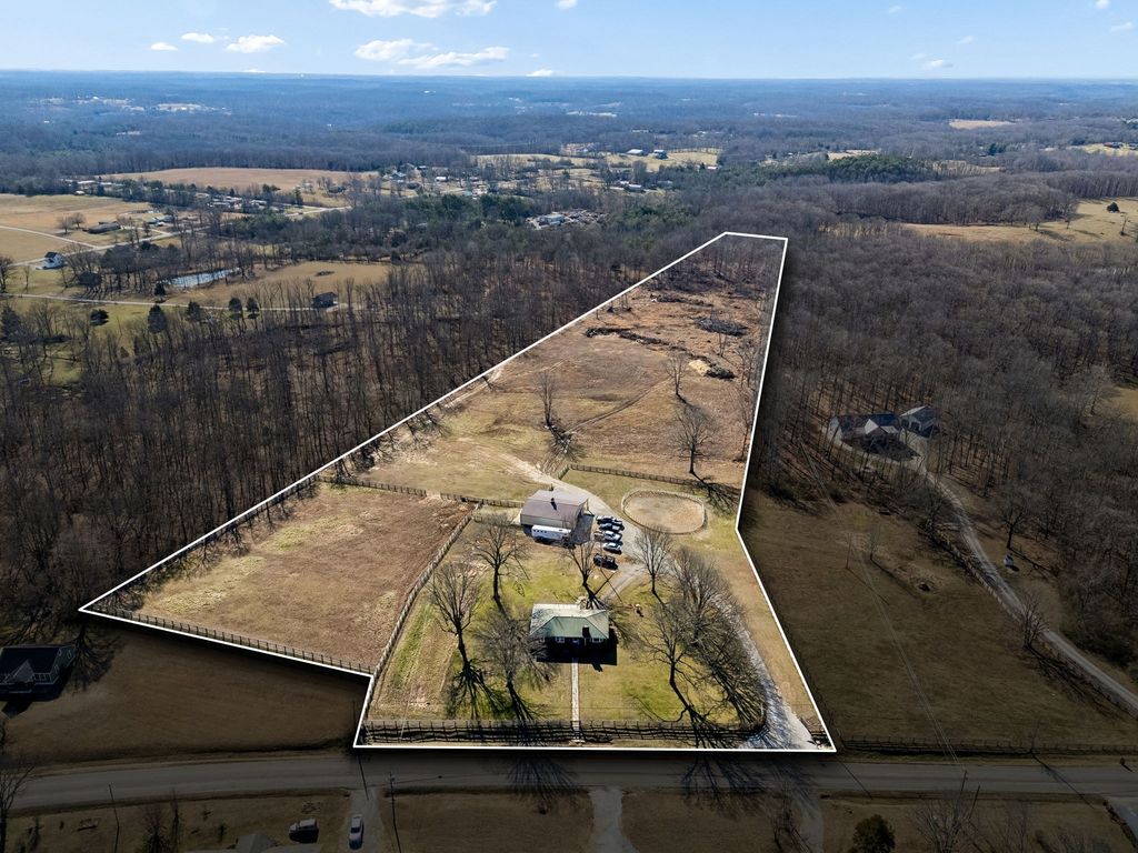 155 W Piney Rd, Dickson