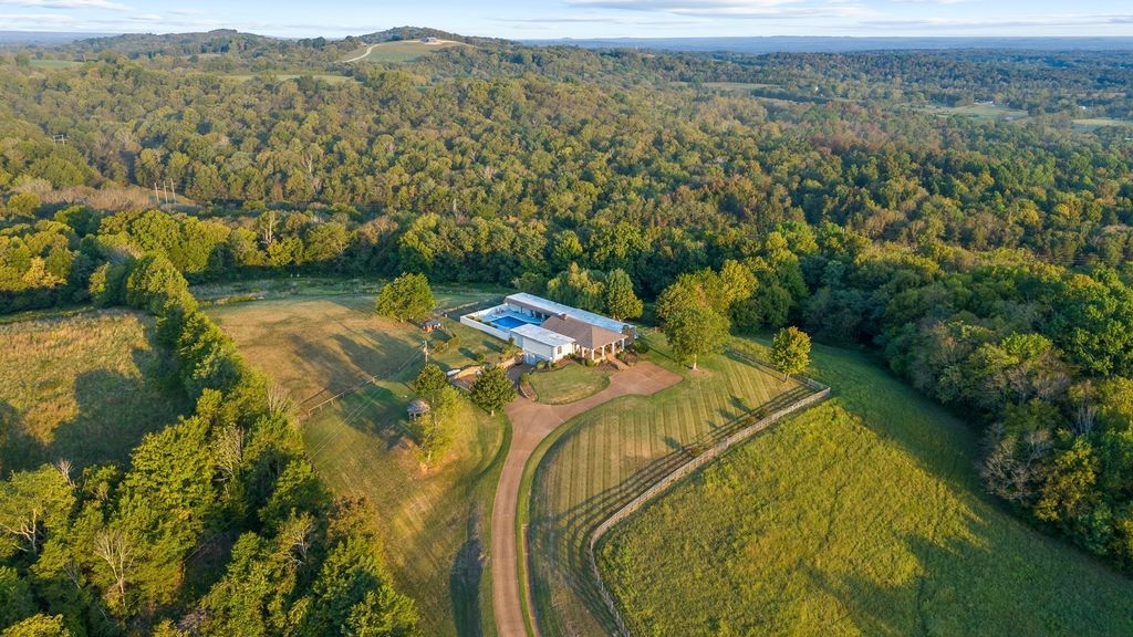 1190 W Ellington Pkwy, Lewisburg