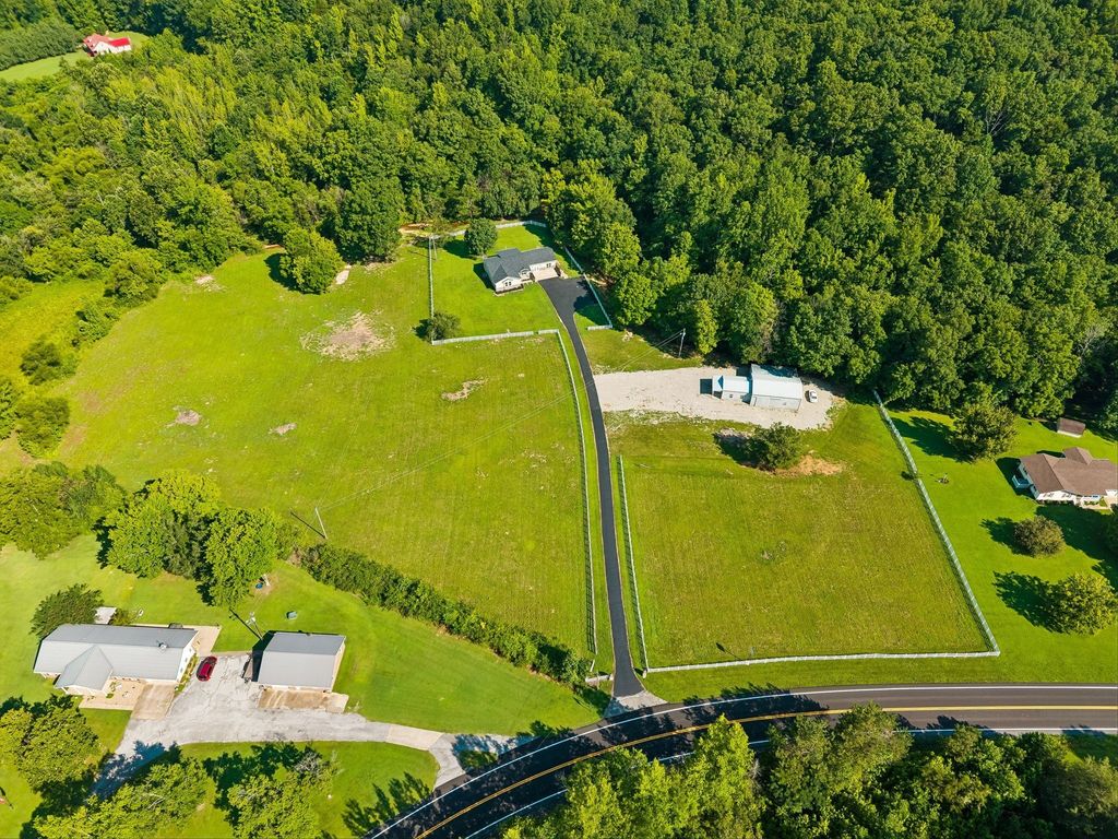 1513 Centerville Hwy, Hohenwald
