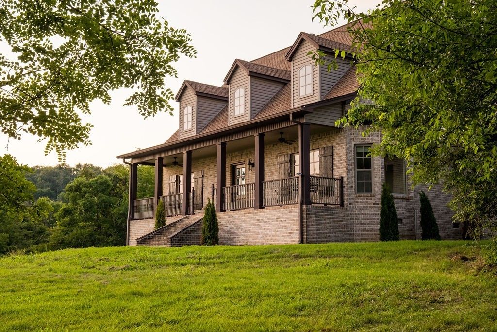 128 Leath Ln, Bethpage