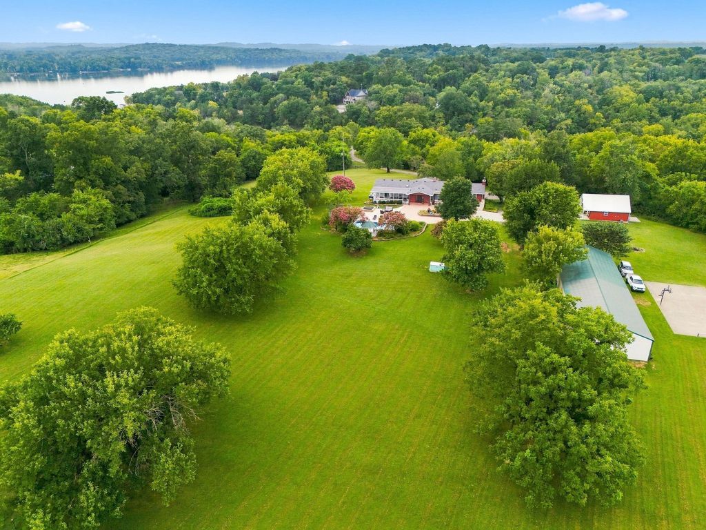 344 Peach Valley Rd, Gallatin