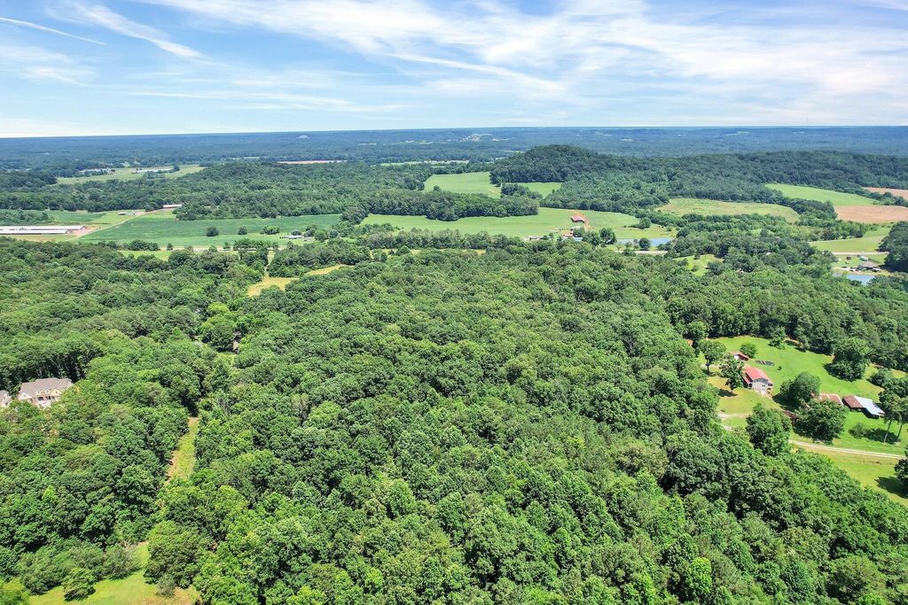 2 Hungry Hollow Road Se, Cleveland