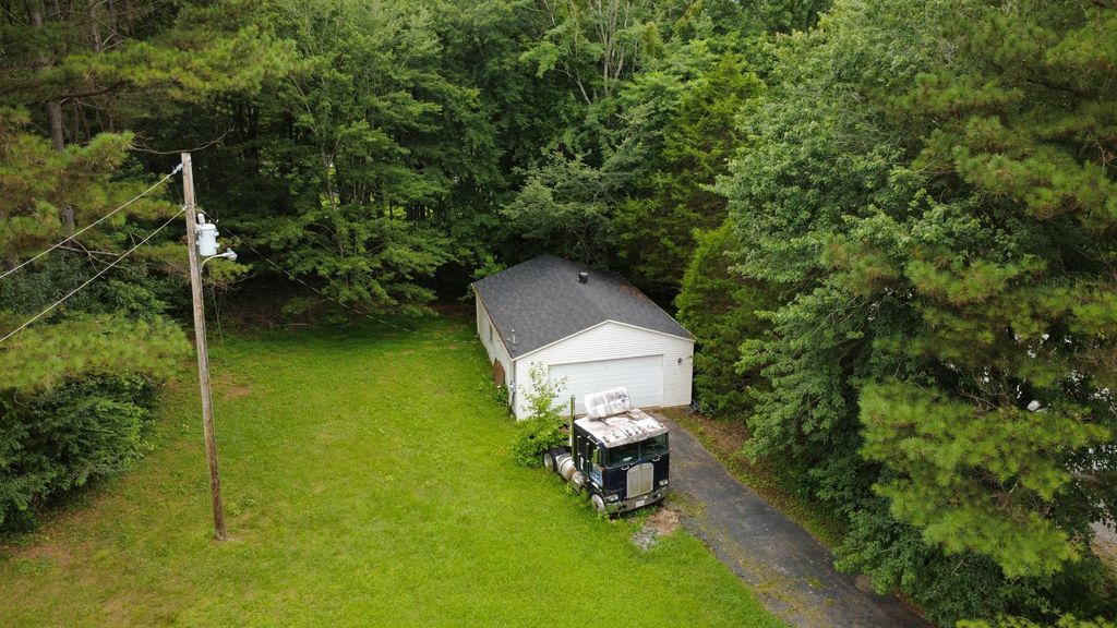96 Meadowood Dr, Springville