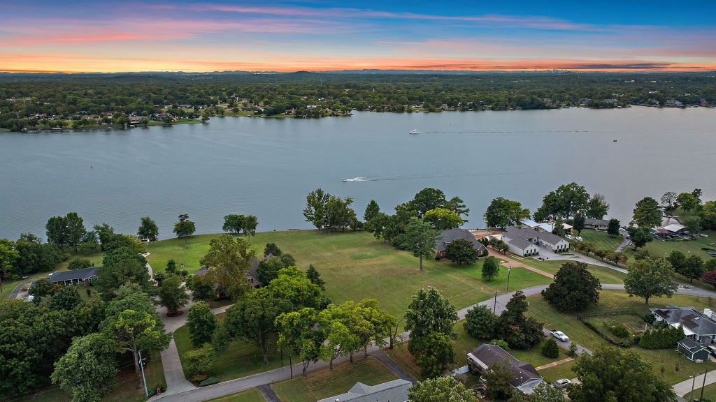 157 Cumberland Dr, Hendersonville