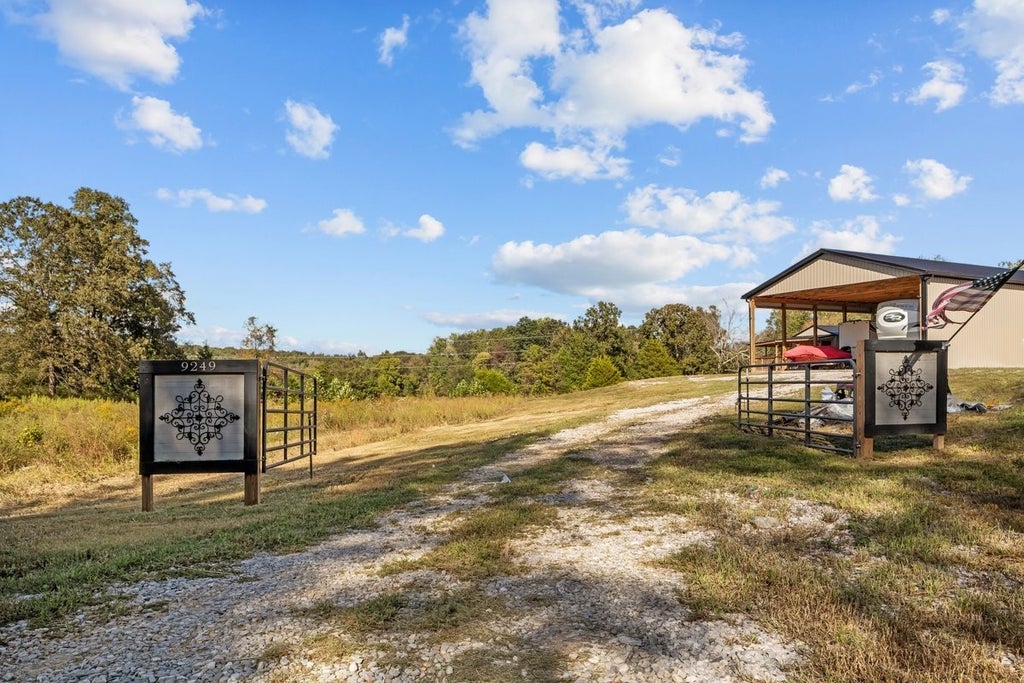 9249 Highway 49, Erin