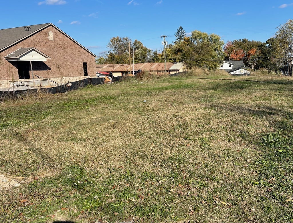 1327 S Main St, Springfield