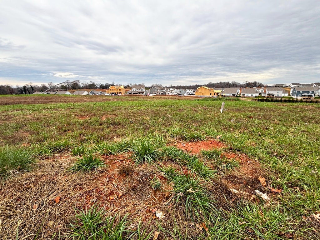 835 Shady Bluff Trl, Clarksville