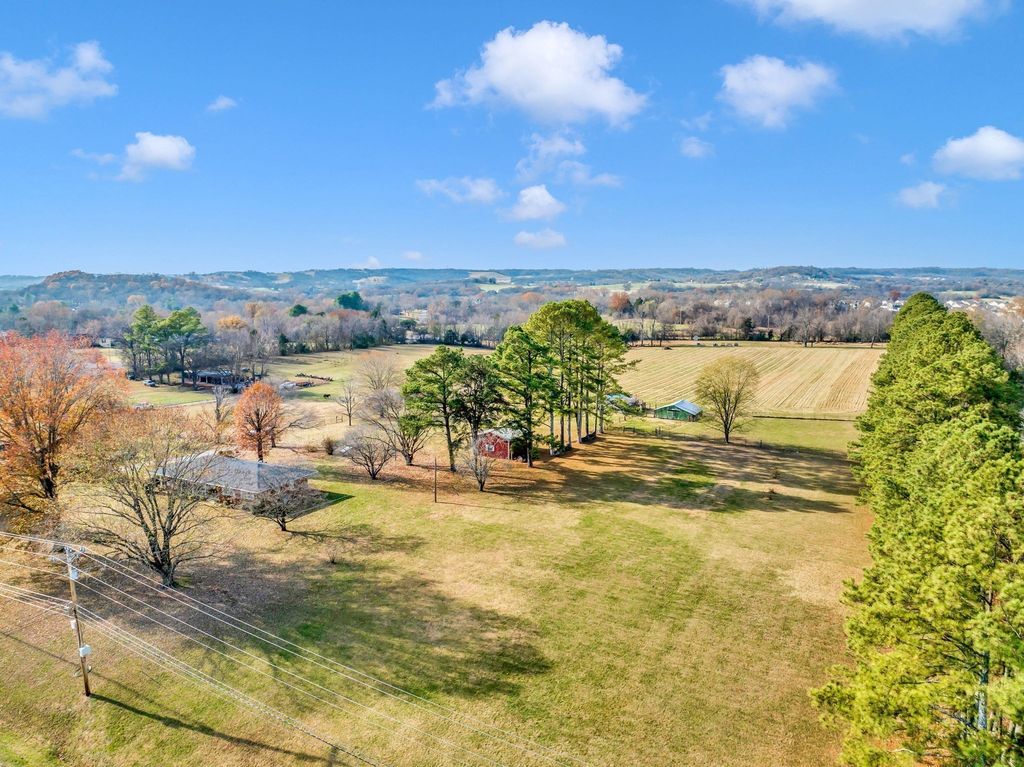 2345 Nashville Hwy, Columbia