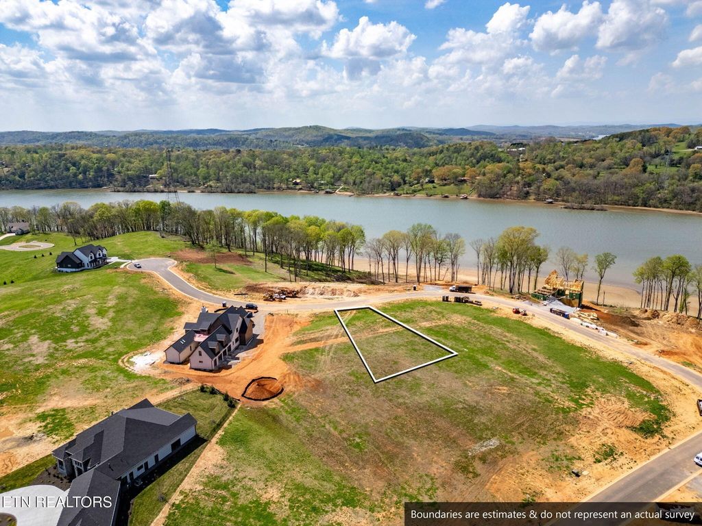 455 Firefly Drive, Loudon