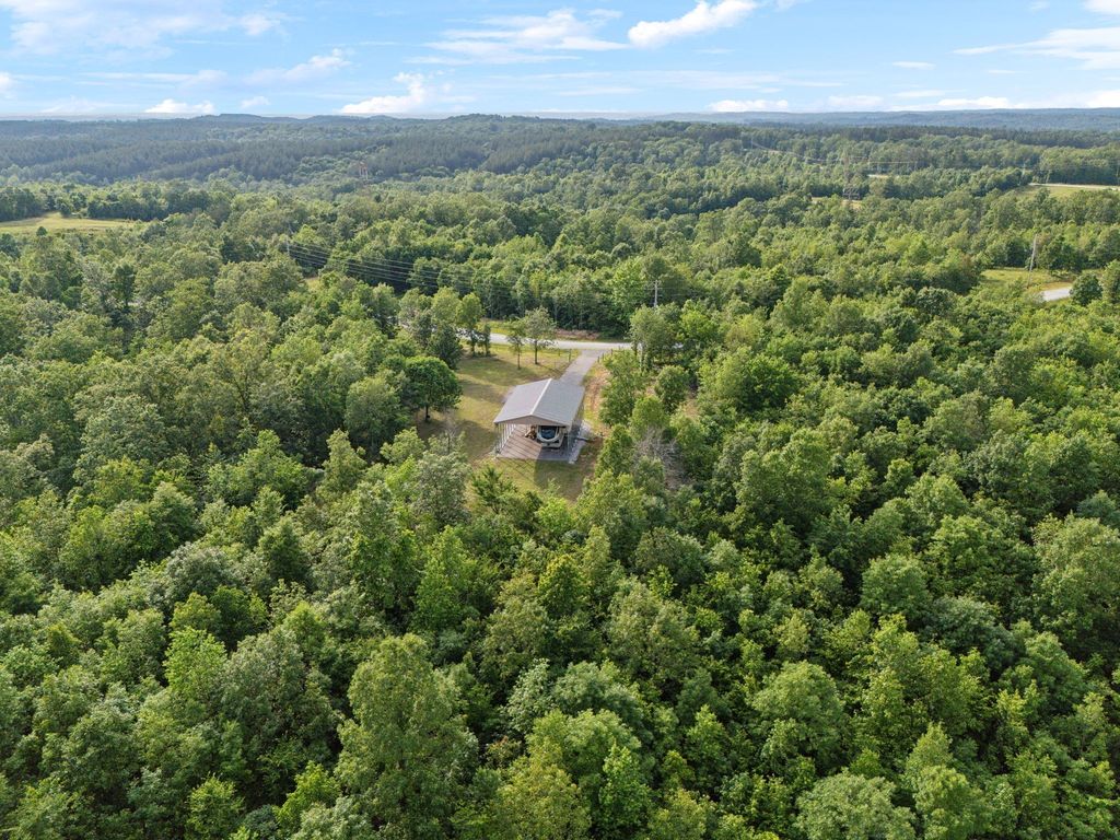 1635 Bear Hollow Dr, Waverly