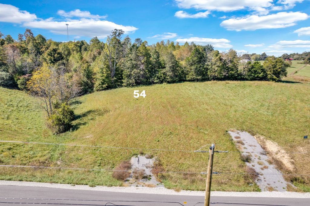 2636 Whispering Oaks Ln, Cookeville