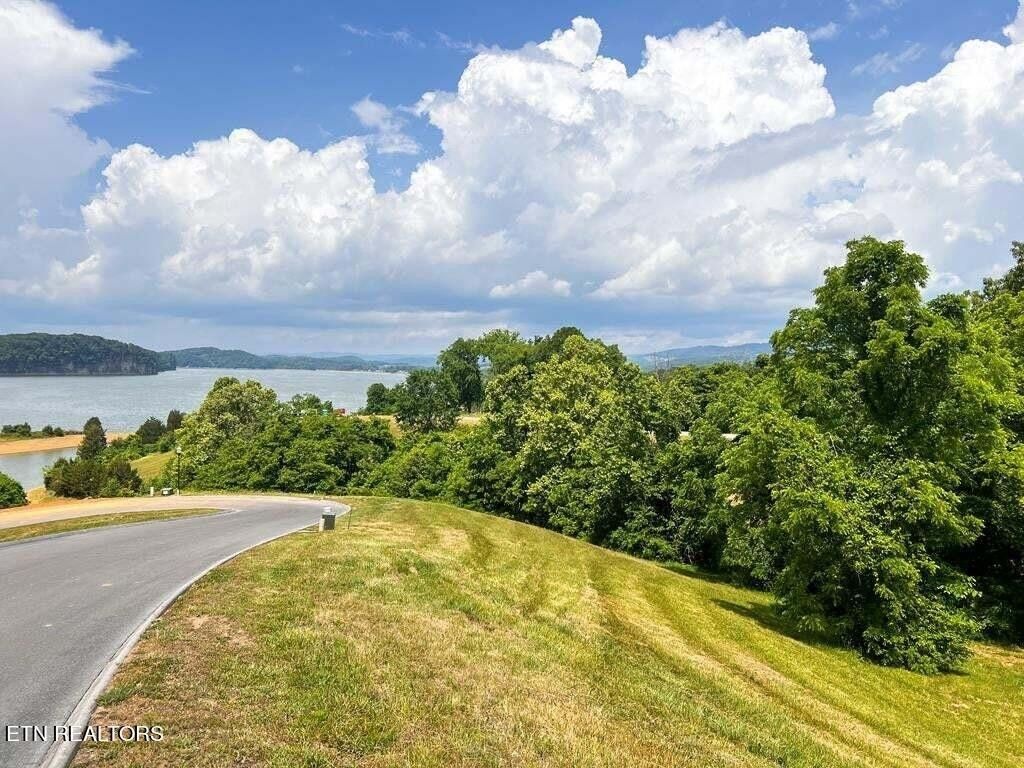 6377 Coves Edge Tr, Russellville