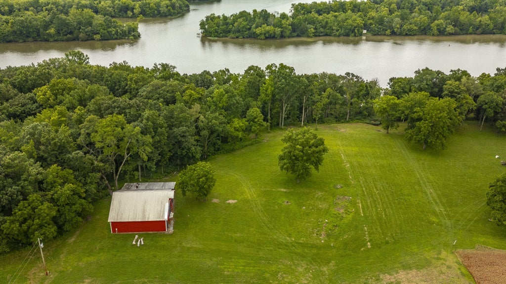 1113 E Robertson Rd, Castalian Springs