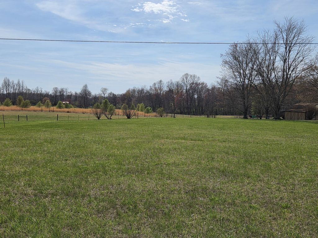 195 Ray Cemetery Rd, Sparta