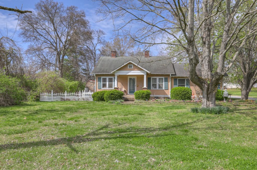 7114 Old Harding Pike, Nashville