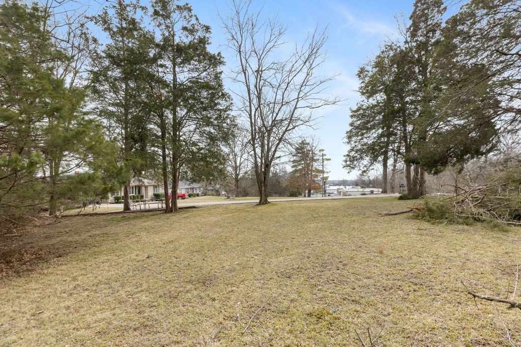 118 Mallard Dr, Hendersonville
