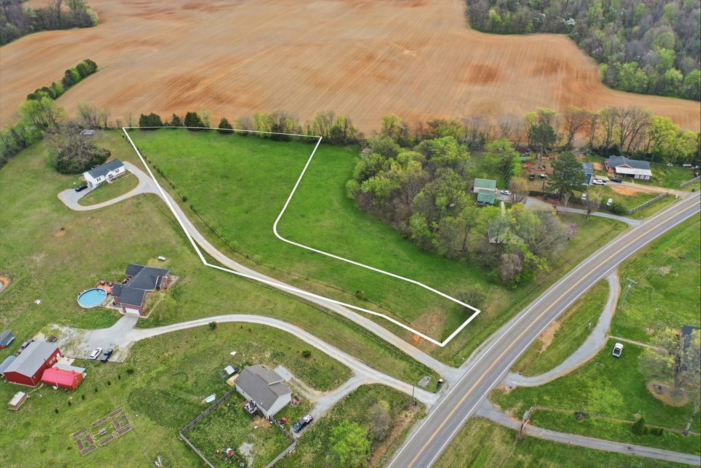 6483 Highway 161, Springfield