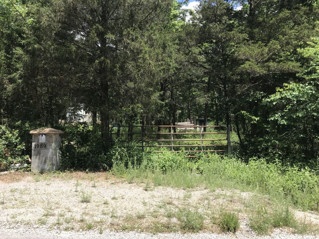 1989 Luther Sharp Rd, Columbia