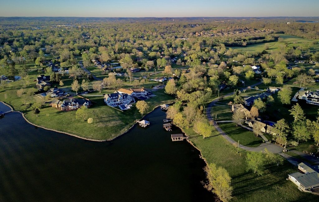 216 Cherokee Rd, Hendersonville