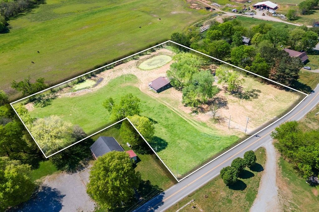 3938 Ostella Rd, Cornersville