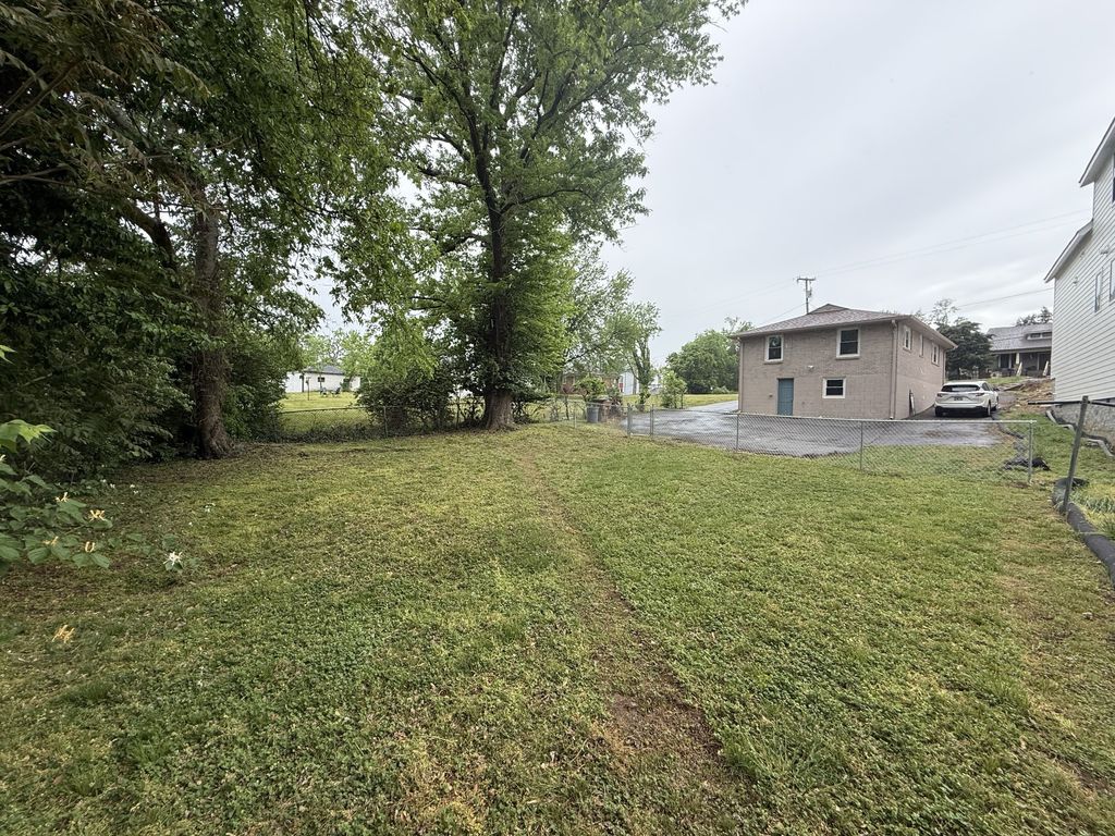 1411 Porter Rd, Nashville