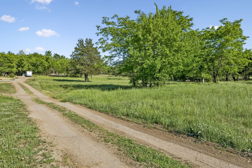 10567 Versailles Rd, Rockvale