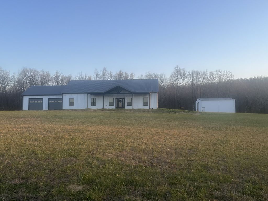 926 Half Acre Rd, Smithville