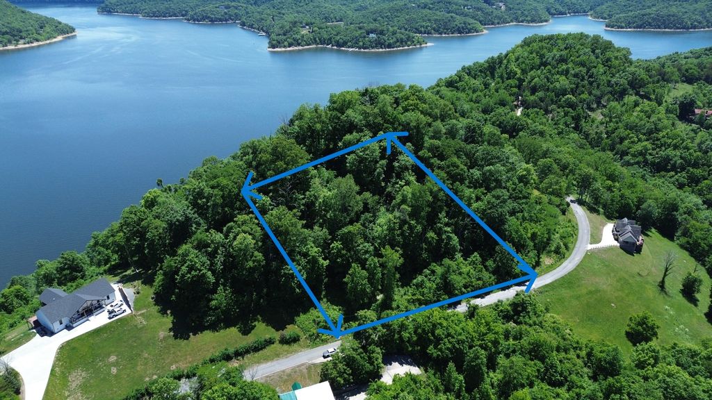 705 Harbor Pointe Dr, Silver Point
