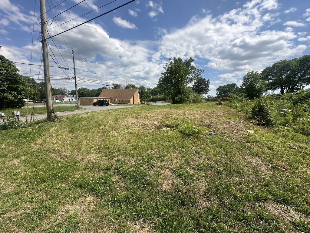 601 Plum Hill Dr, Shelbyville