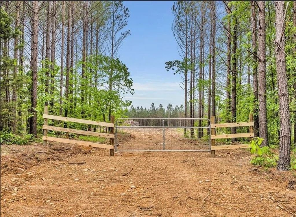 112 Cabin Rd, Hohenwald