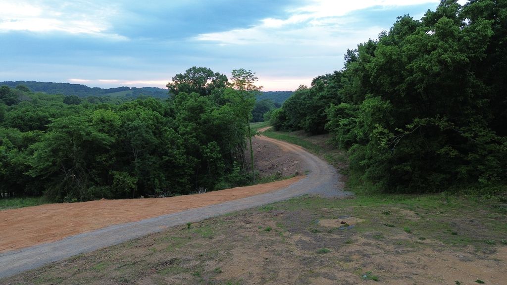 1820 New Hwy 7, Columbia