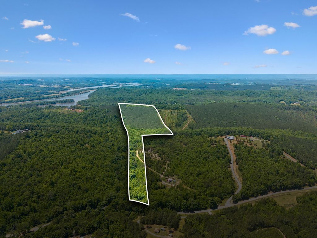 338 County Road 41, Calhoun