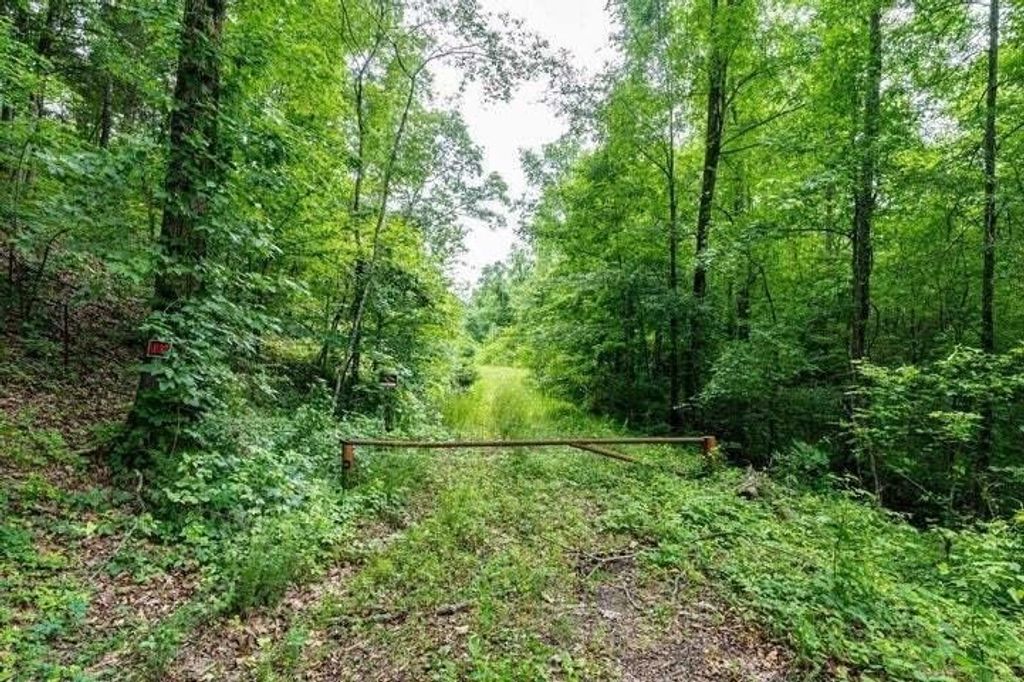 0 92 County Road, Athens