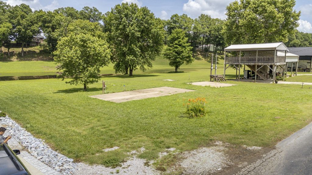 694 River Rd, Clifton