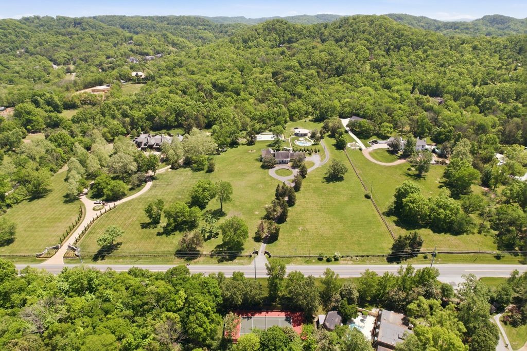 5840 Hillsboro Pike, Nashville