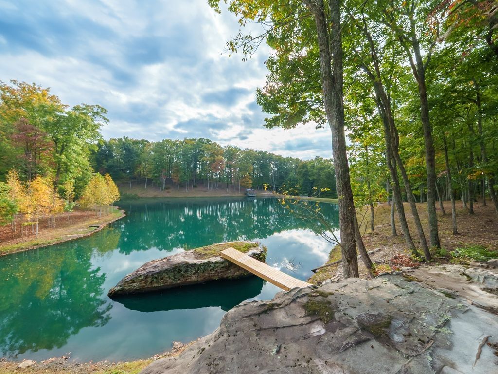 303 N Lake Dr, Altamont