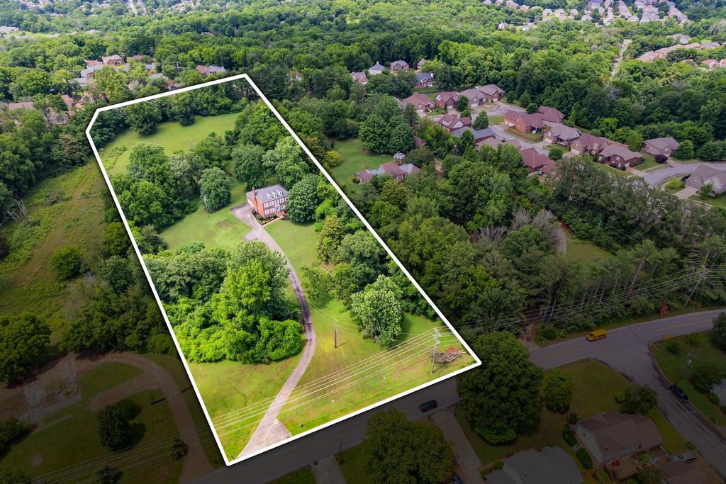 641 Old Lebanon Dirt Rd, Hermitage