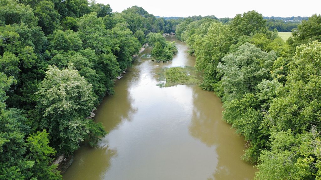 210 Wheel Rd, Shelbyville