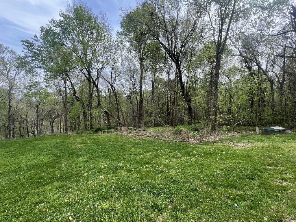 200 Lake Ridge Rd, Scottsville