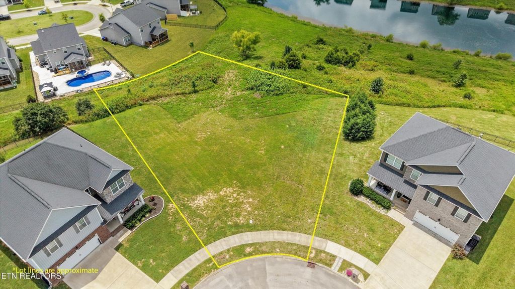 104 Duncanberry Court, Oak Ridge