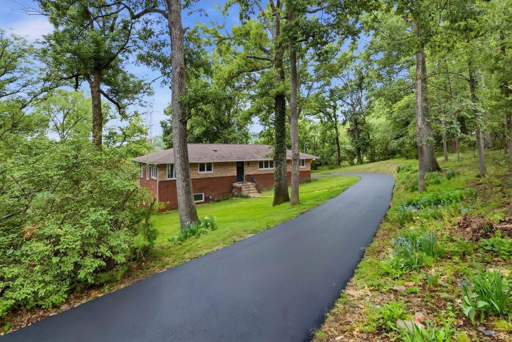 827 Redwood Dr, Nashville