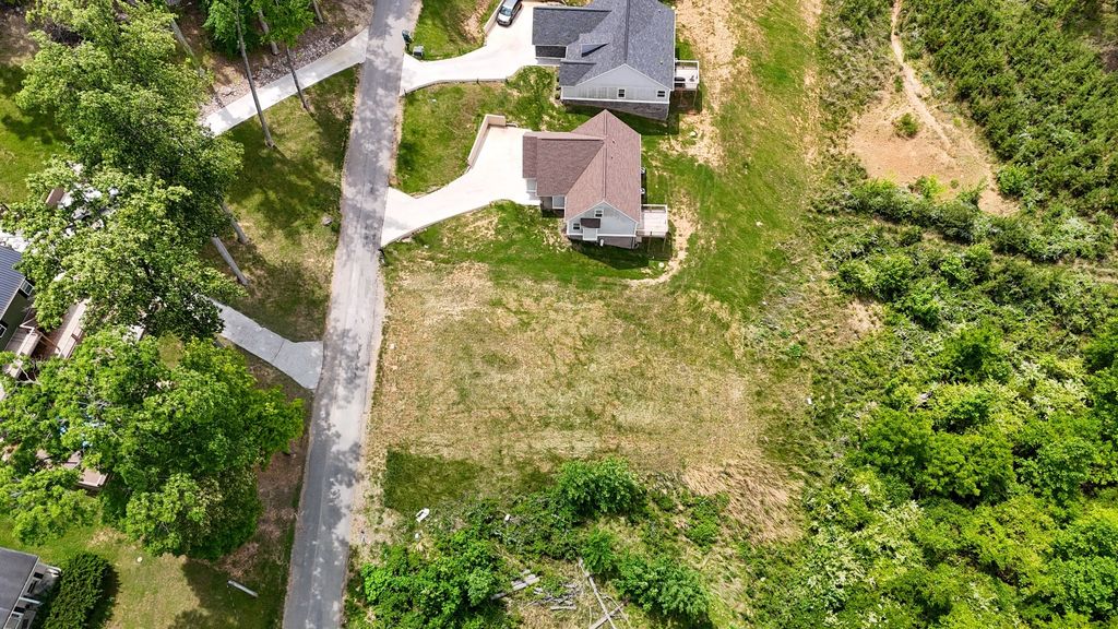 1919 Lakewood Dr, Morristown