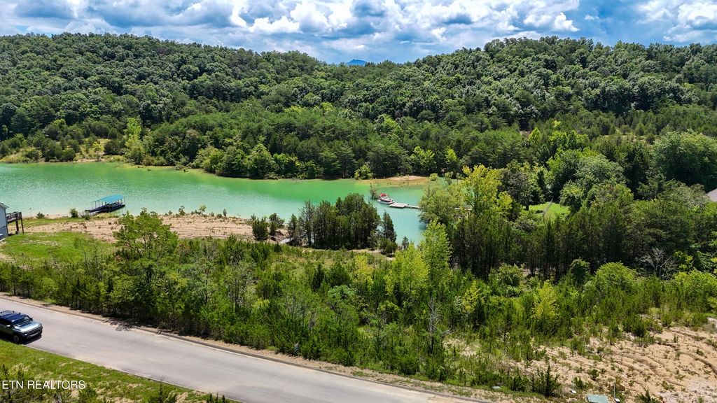 2 Emerald Pointe Blvd, Dandridge