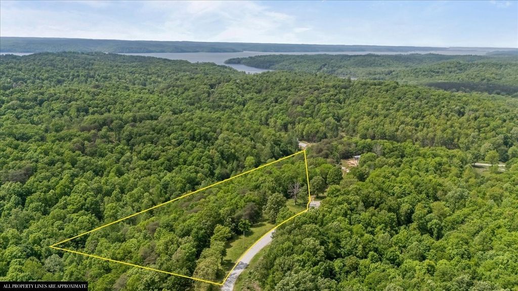 211 Minnow Rd, Waverly