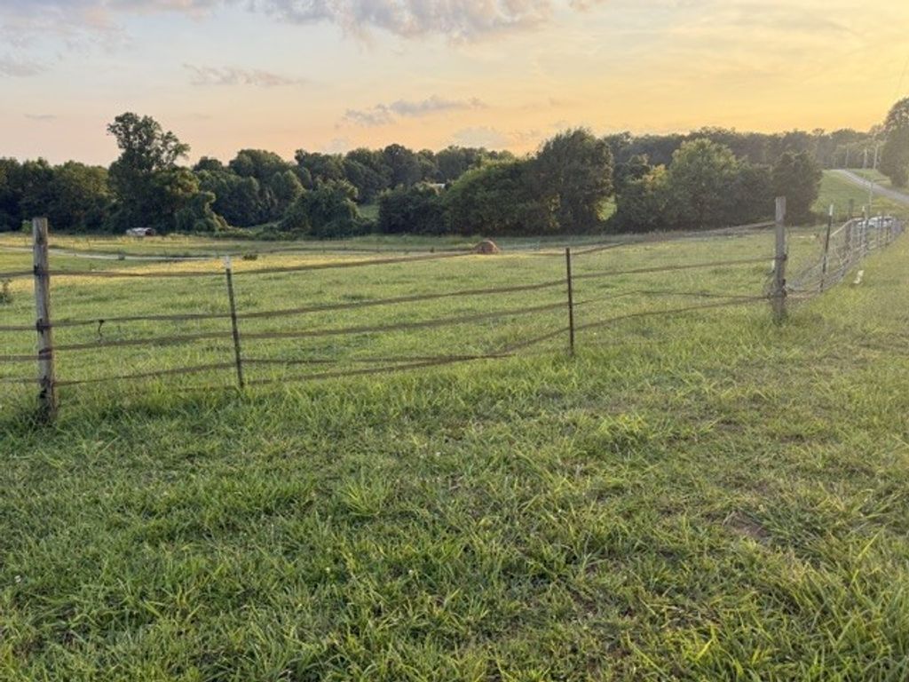 566 Locke Bend Road, Mc Minnville