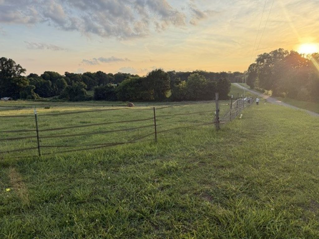 566 Locke Bend Road, Mc Minnville