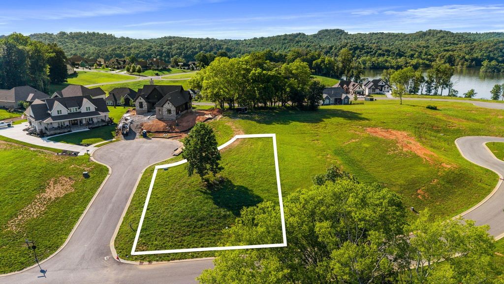 104 Silver Fox Way, Loudon
