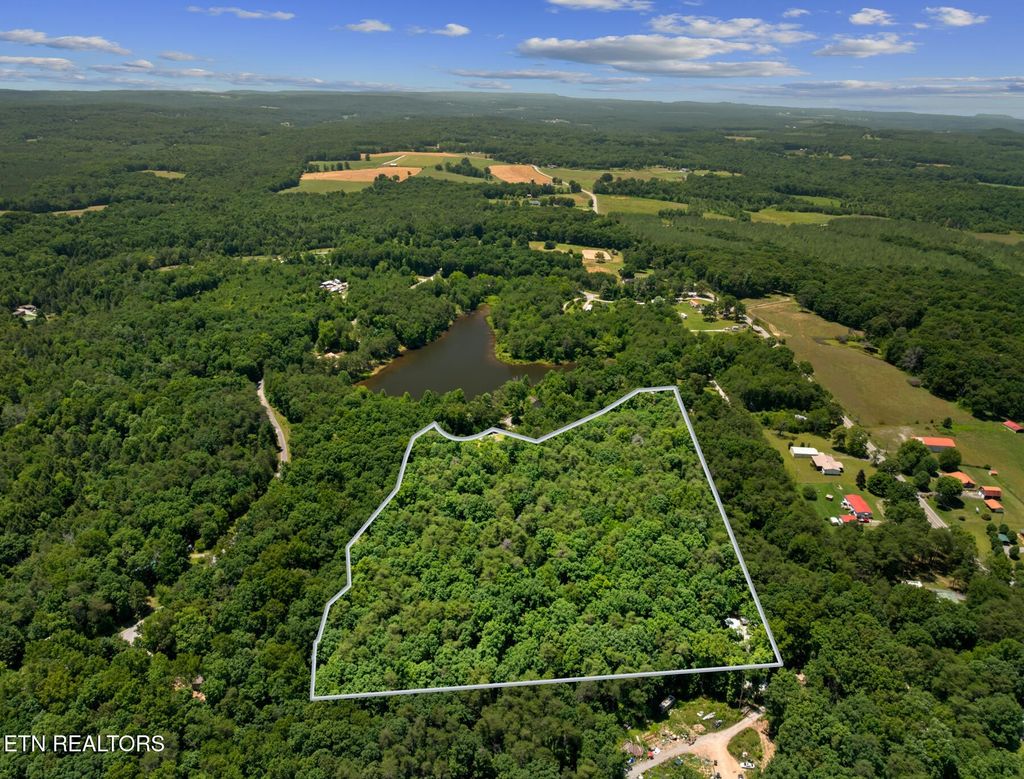 111 Seminole Circle, Crossville