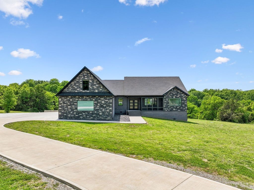 2064 Roberts Rd, Watertown