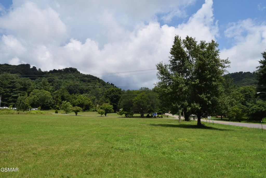 1645 E Main Street, Rogersville